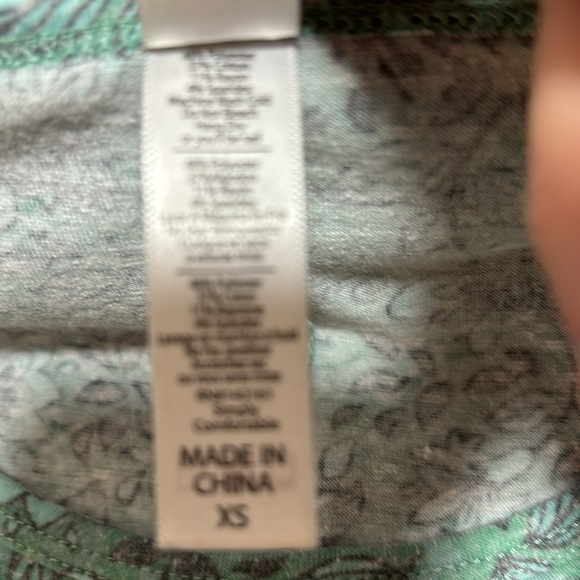 LuLaRoe tunic top size xs green with light blue flowers - Picture 5 of 6
